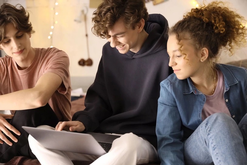 7 Money Lies Teenagers are Believing Right Now